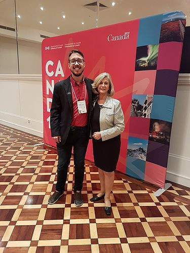 MEDALHA NOBRE PARCERIA conferida a Zilá Bernd pelo Embaixador do Canadá por 30 anos de parceria. O ato fez parte das comemorações dos 150 anos da Confederação Canadense.