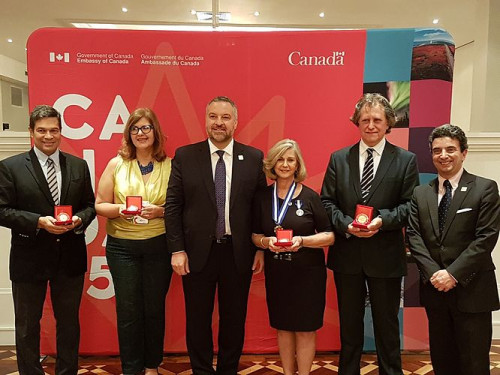 MEDALHA NOBRE PARCERIA conferida a Zilá Bernd pelo Embaixador do Canadá por 30 anos de parceria. O ato fez parte das comemorações dos 150 anos da Confederação Canadense.