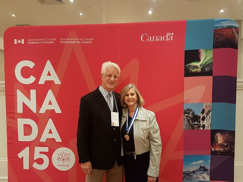 MEDALHA NOBRE PARCERIA conferida a Zilá Bernd pelo Embaixador do Canadá por 30 anos de parceria. O ato fez parte das comemorações dos 150 anos da Confederação Canadense.