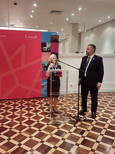 MEDALHA NOBRE PARCERIA conferida a Zilá Bernd pelo Embaixador do Canadá por 30 anos de parceria. O ato fez parte das comemorações dos 150 anos da Confederação Canadense.