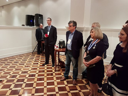 MEDALHA NOBRE PARCERIA conferida a Zilá Bernd pelo Embaixador do Canadá por 30 anos de parceria. O ato fez parte das comemorações dos 150 anos da Confederação Canadense.