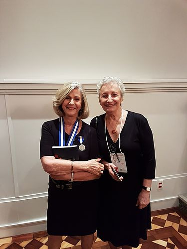 MEDALHA NOBRE PARCERIA conferida a Zilá Bernd pelo Embaixador do Canadá por 30 anos de parceria. O ato fez parte das comemorações dos 150 anos da Confederação Canadense.