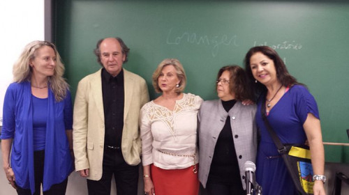 Zilá bernd em debate com Pierre Ouellet na PUCRS durante atividades da 60 feira do lviro de POA em nov. 2014.